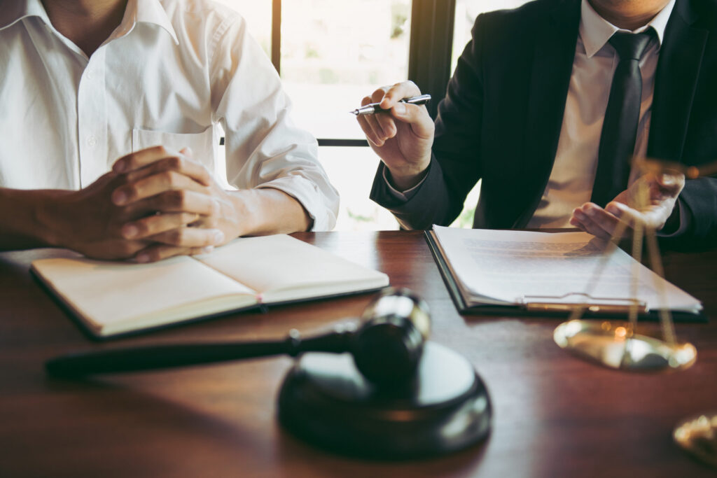 Lawyer explaining to the client the Difference: Living Trust v. Wills